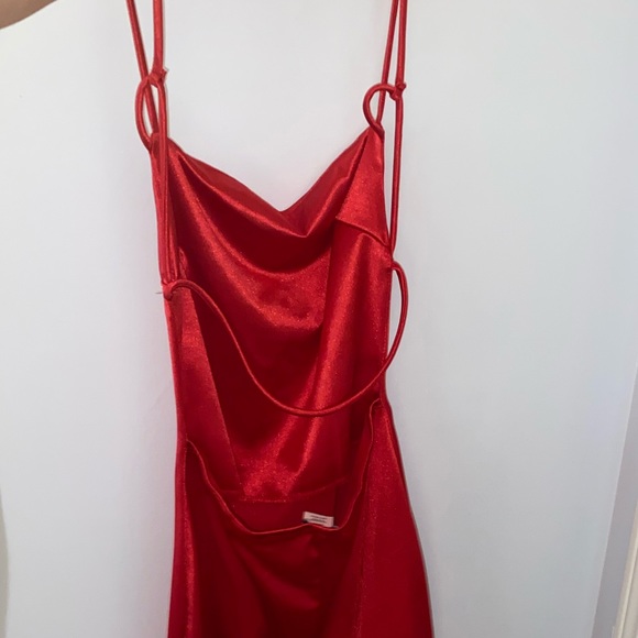 Red satin dress - Picture 4 of 4